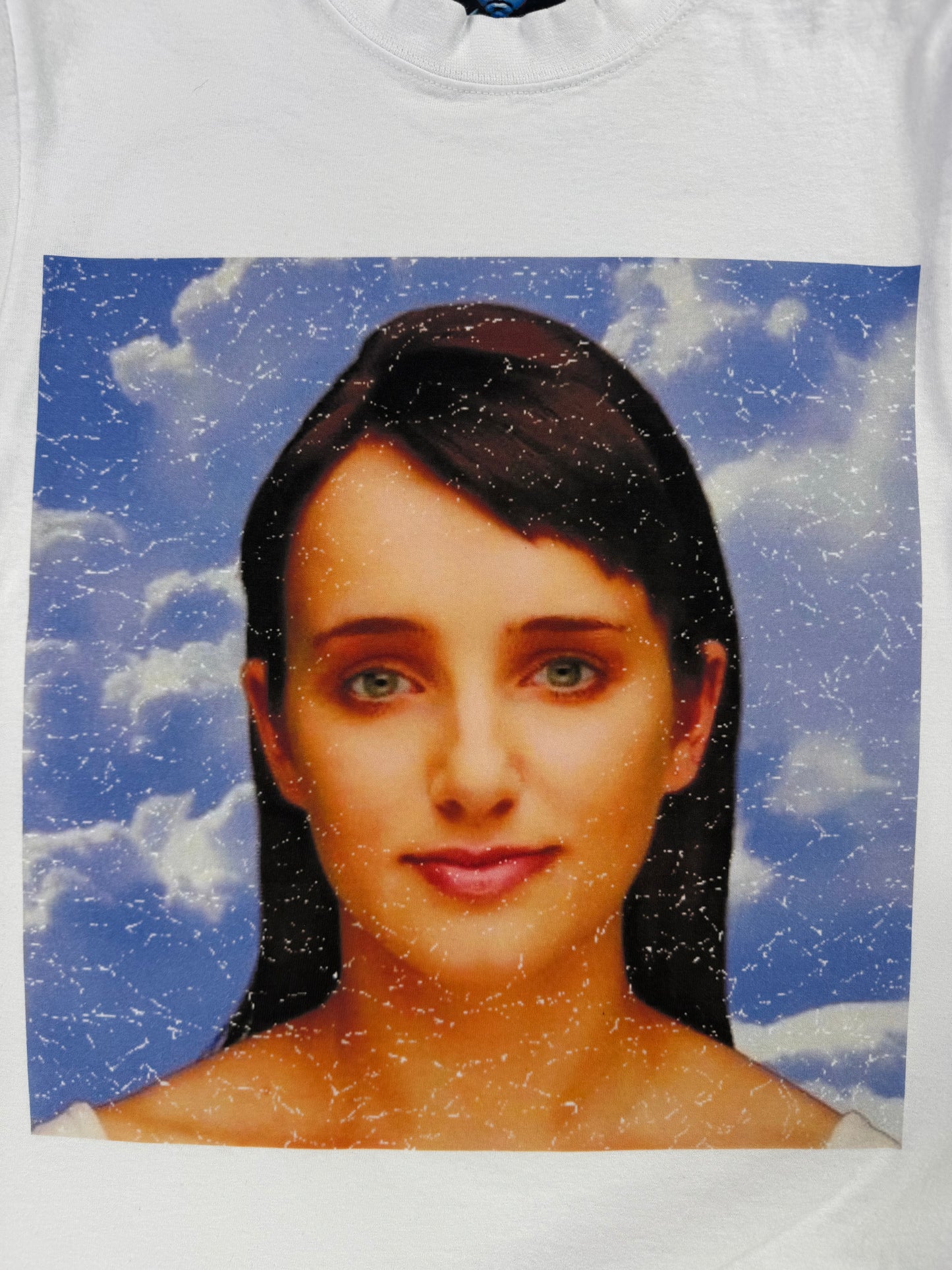 "Evie Bot" T-SHIRT